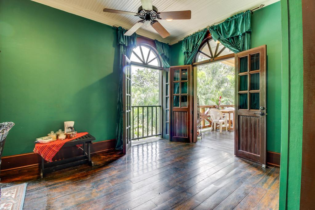 Family Suite @ Mahogany Hall San Ignacio Exterior foto